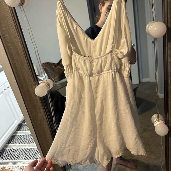 All white romper - Picture 3 of 3